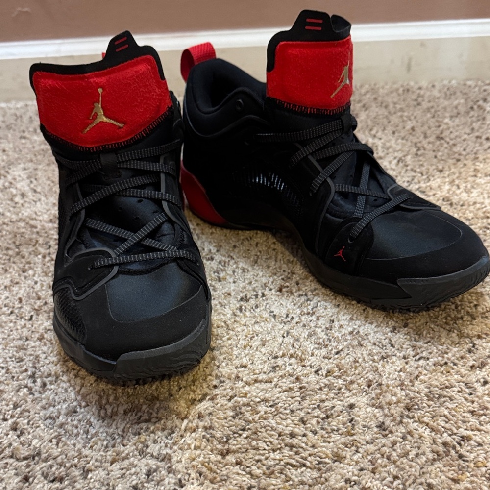 Jordan Men’s Black and Red Sneakers